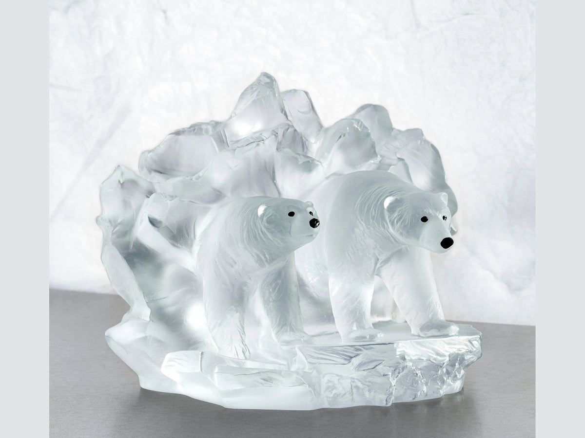 Daum Arktos de Kyriakos Kaziras crystal glass sculpture featuring two polar bears.