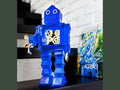 Blue Daum Daumot 163 de Kriki robot automaton with visible golden clockwork gears.