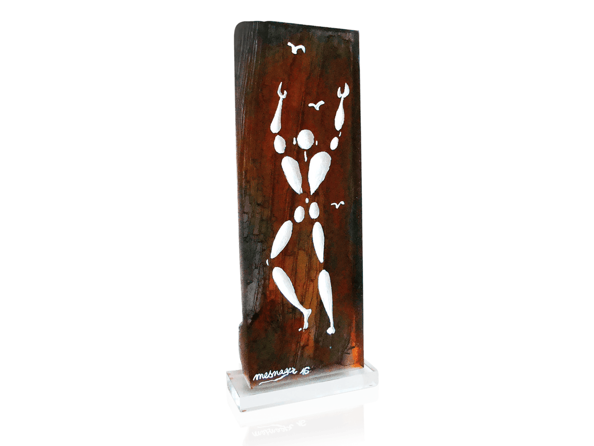 Daum Homme en blanc sculpture by Jérôme Mesnager featuring a white stylized figure on dark wood.