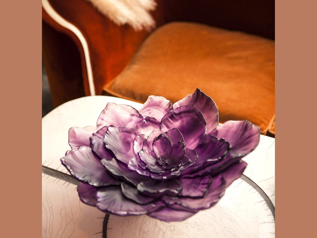 Daum Camelia Coupe grand modèle Violette glass bowl with petal-like edges