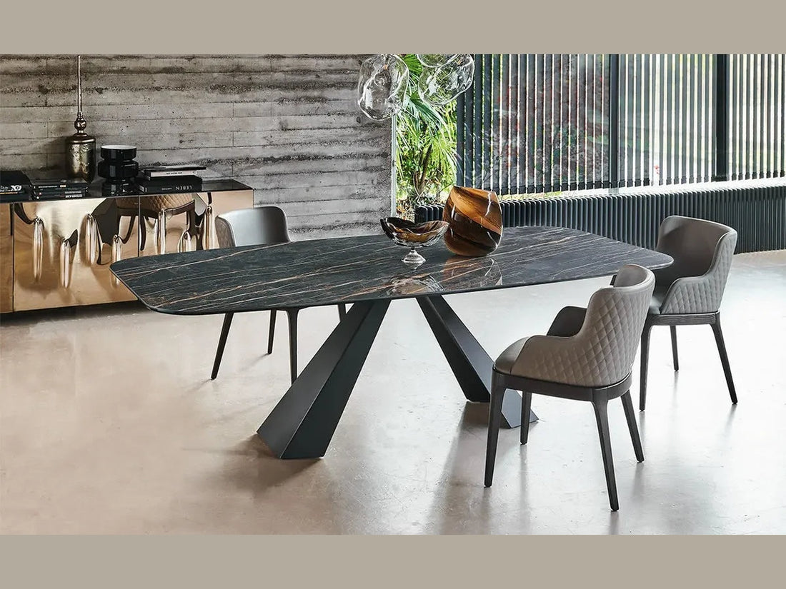 Cattelan Italia ELIOT Keramik dining table with marble top and modern grey chairs.
