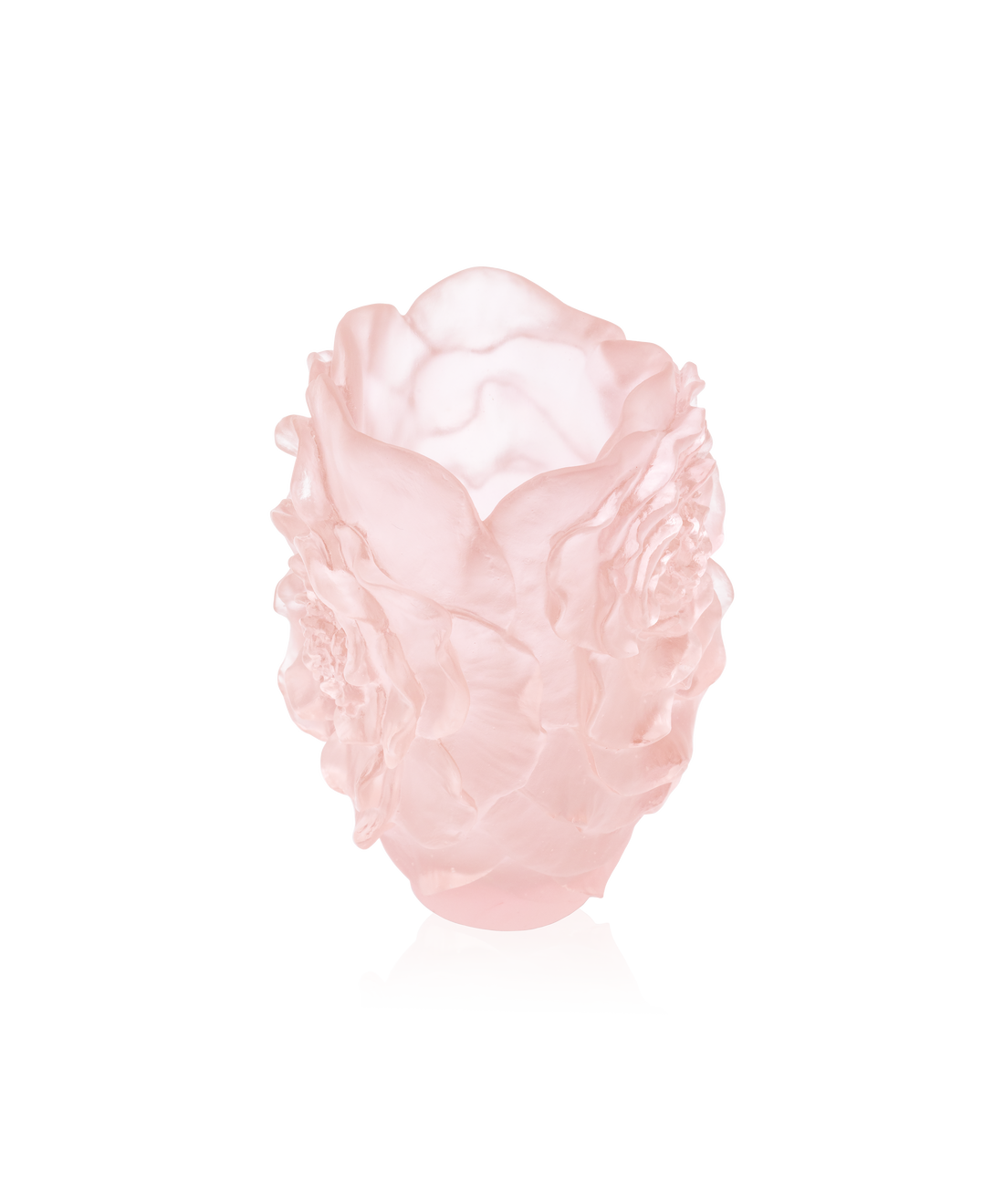 Vase petit modèle Camélia de Daum en verre coloré rose, avec forme élégante et détails artistiques visibles.
