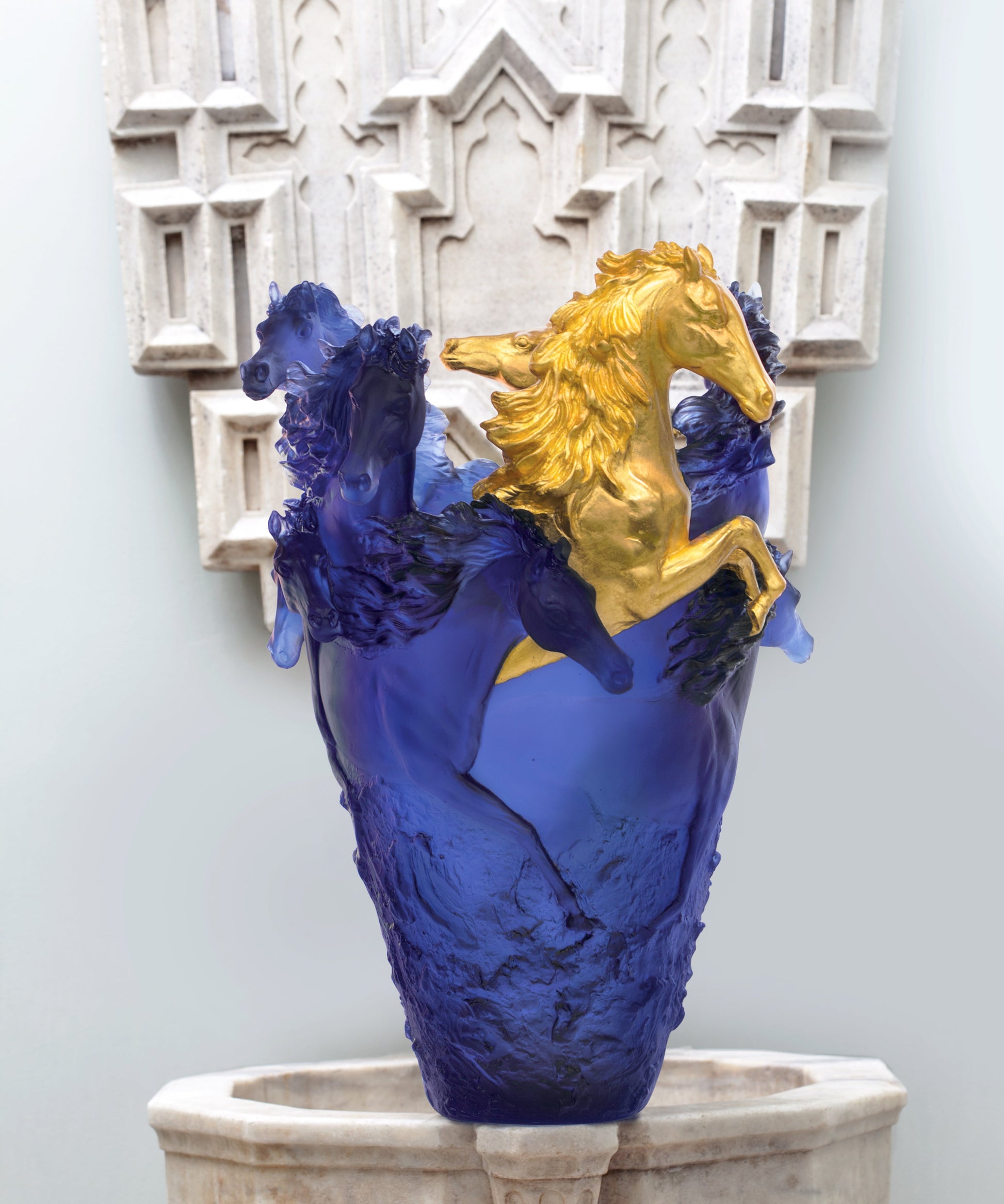 Cavalcade Vase magnum Bleu, finition or 25ex - Daum
