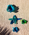 Petite tortue bleue en verre de marque Daum, sculpture artisanale avec détails délicats et finition élégante.