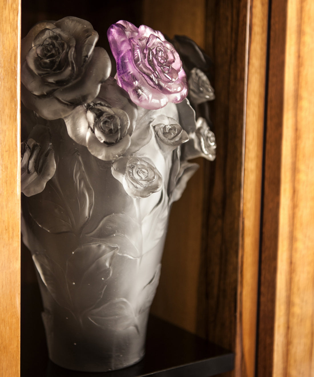 Rose Passion Vase Gris, fleur violette 500ex - Daum