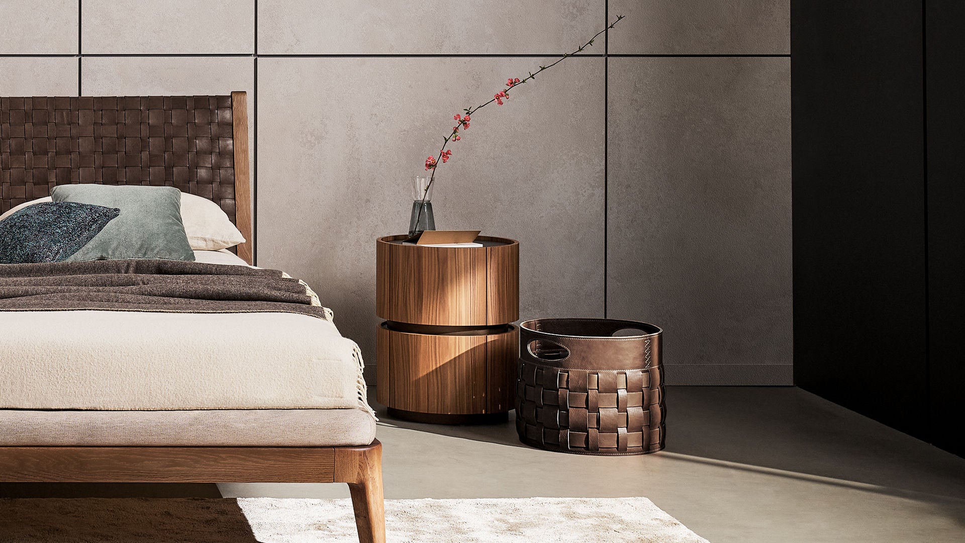 Leather Magazine Rack Roger | Bonaldo