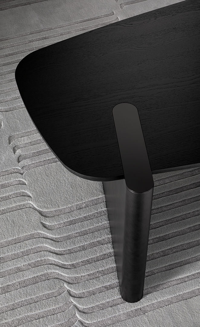 Flatiron: presentational desk or table | Bonaldo