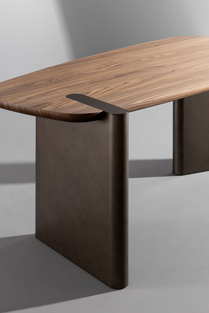 Flatiron: presentational desk or table | Bonaldo