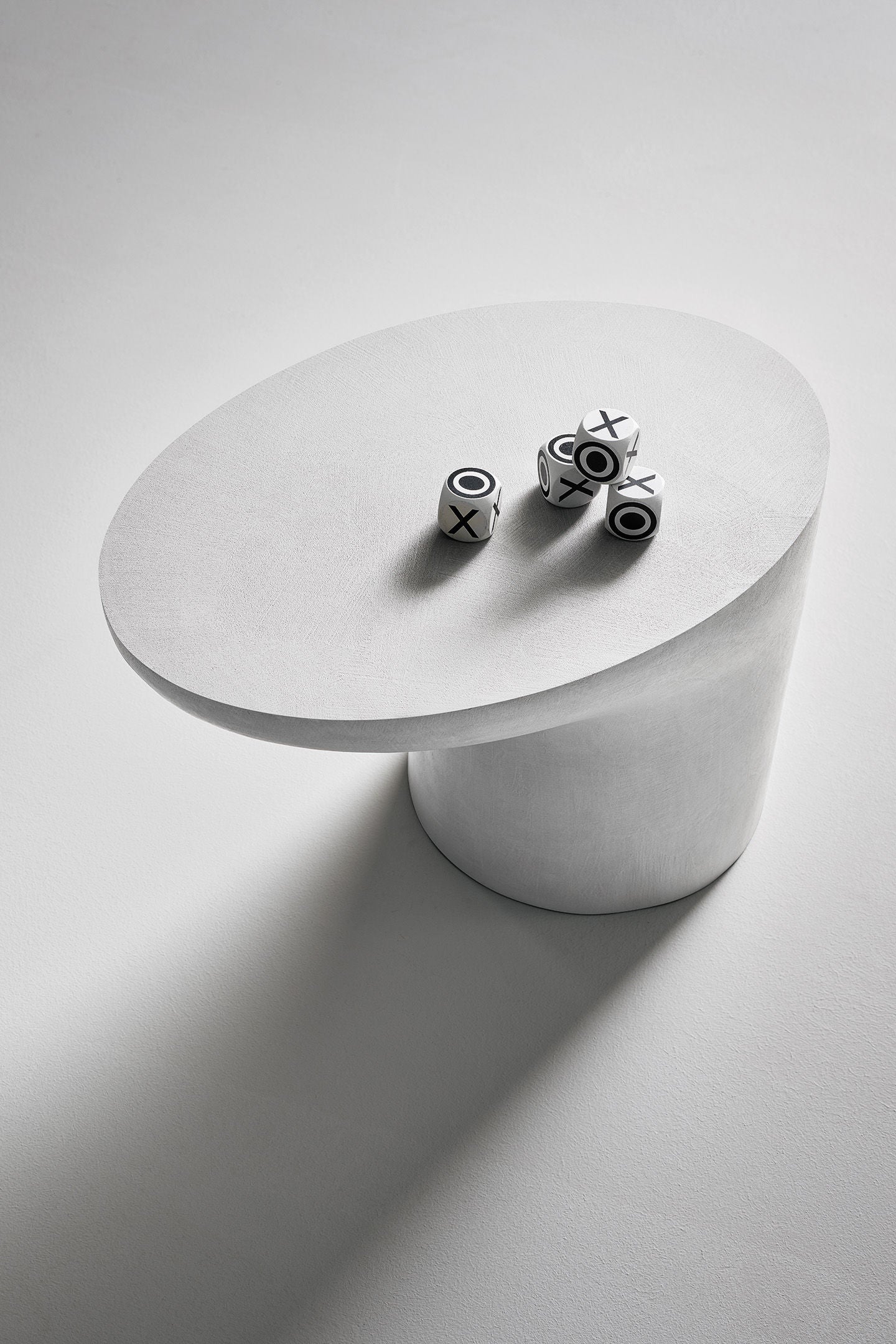 Sloan - Monolithic concrete-effect table | Bonaldo