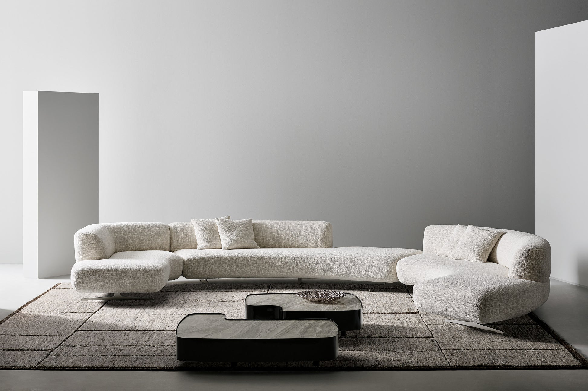 Grant - Curved modular sofa center room | Bonaldo