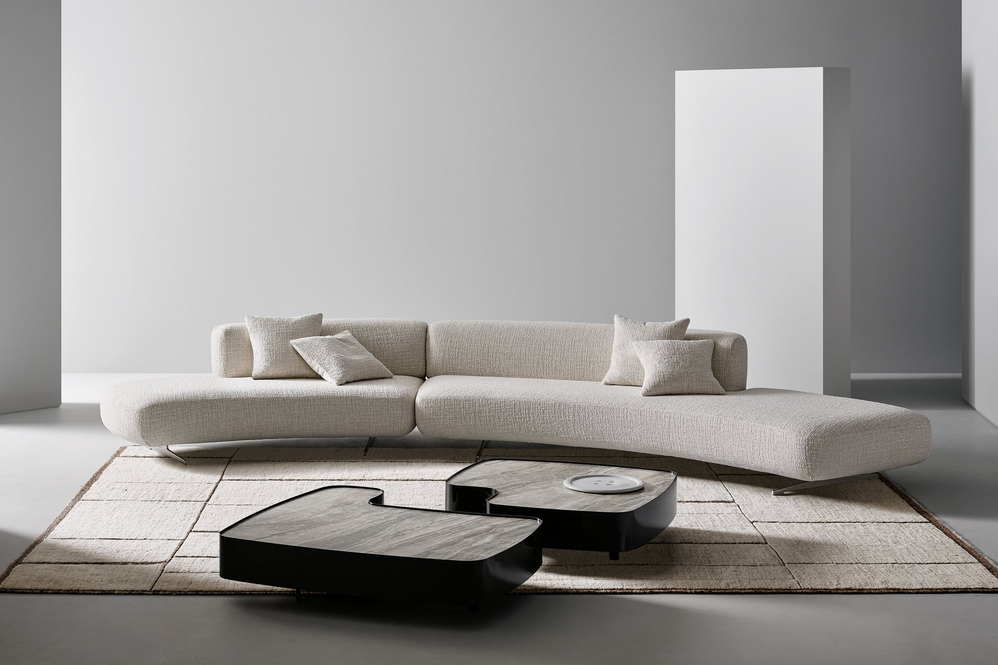Grant - Curved modular sofa center room | Bonaldo
