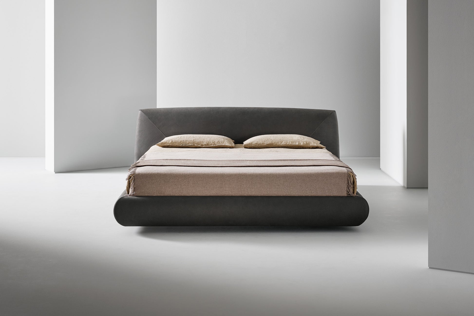 Holden - Tailored upholstered bed | Bonaldo