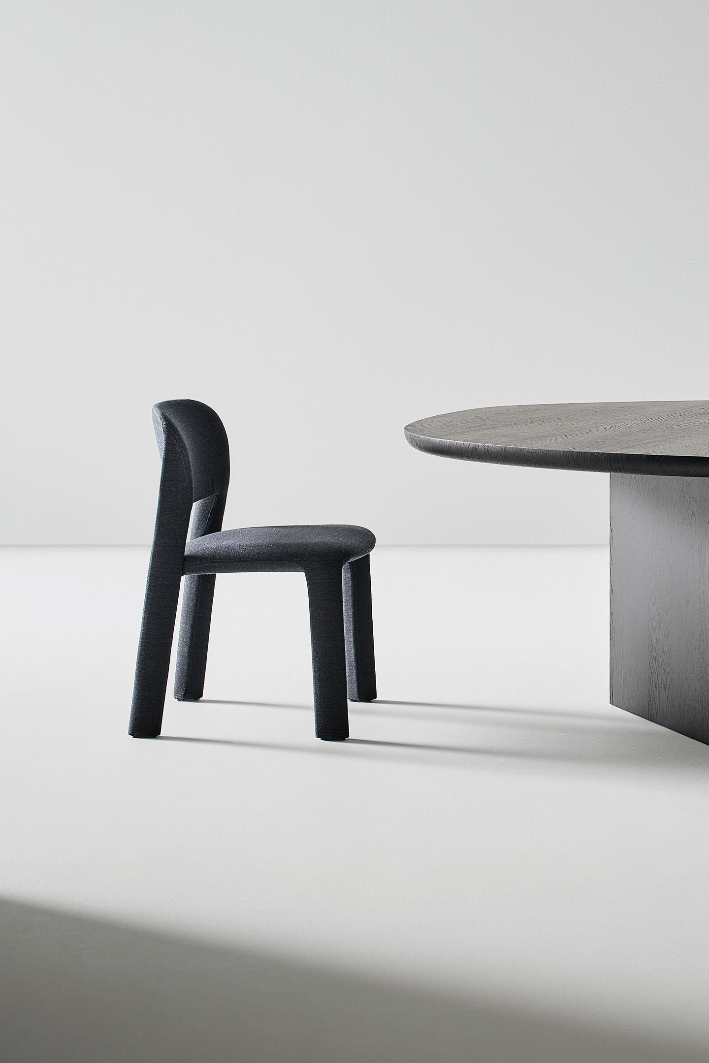 Artemis - Fully upholstered curvilinear chair | Bonaldo